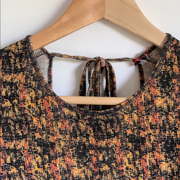 Multicolor dress with low back & tie - Picture 3 of 4